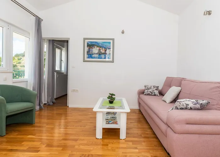 Marina On The Second Floor Μακάρσκα