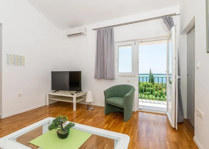 Marina On The Second Floor * Μακάρσκα