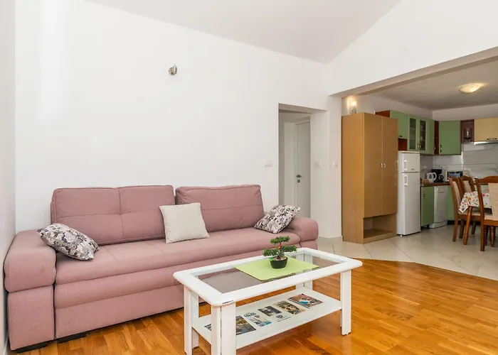 Marina On The Second Floor Μακάρσκα