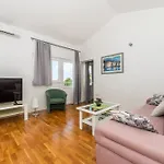 Apartment Marina On The Second Floor