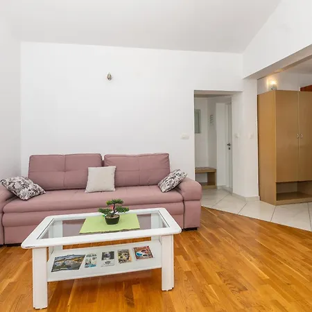 Marina On The Second Floor *