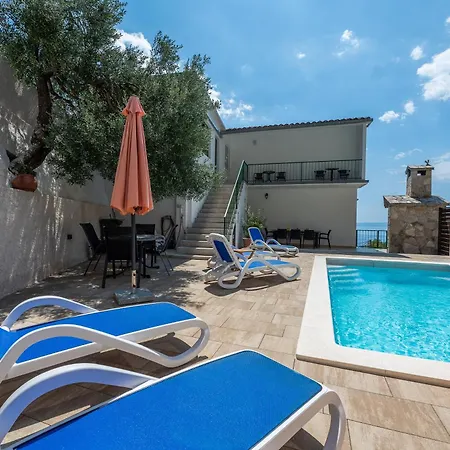 Marina On The Second Floor *