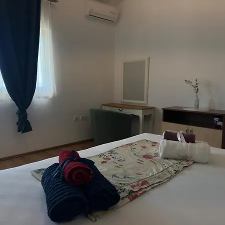 Marina - Quiet Oasis With Heated Pool & Panoramic Sea View Makarska