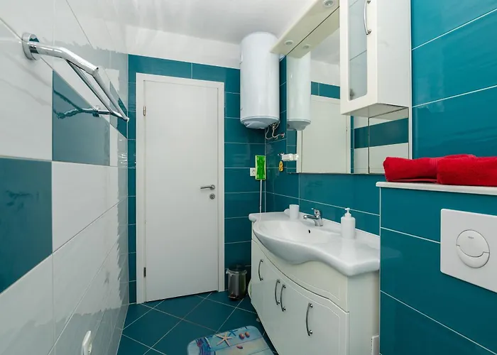 Marina On The Second Floor Apartment