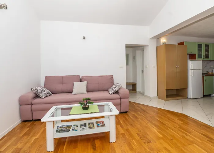 Marina On The Second Floor *