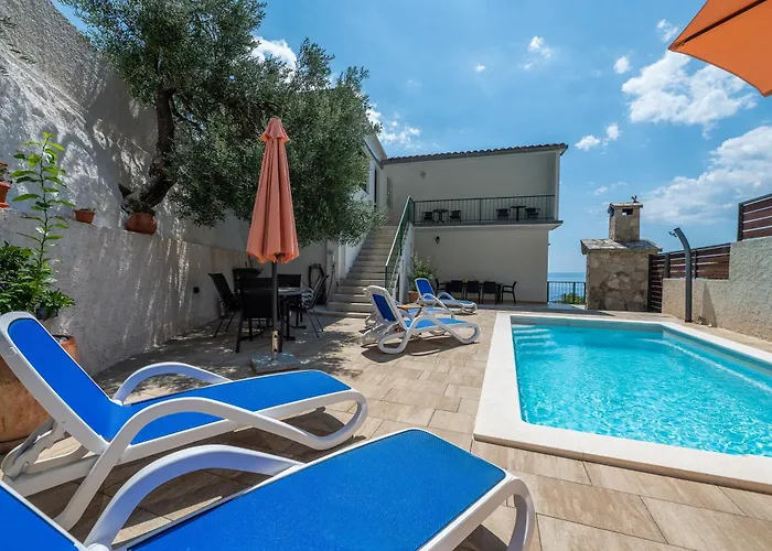 Marina On The Second Floor *