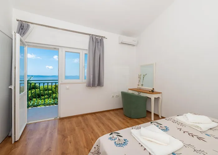 Marina On The Second Floor