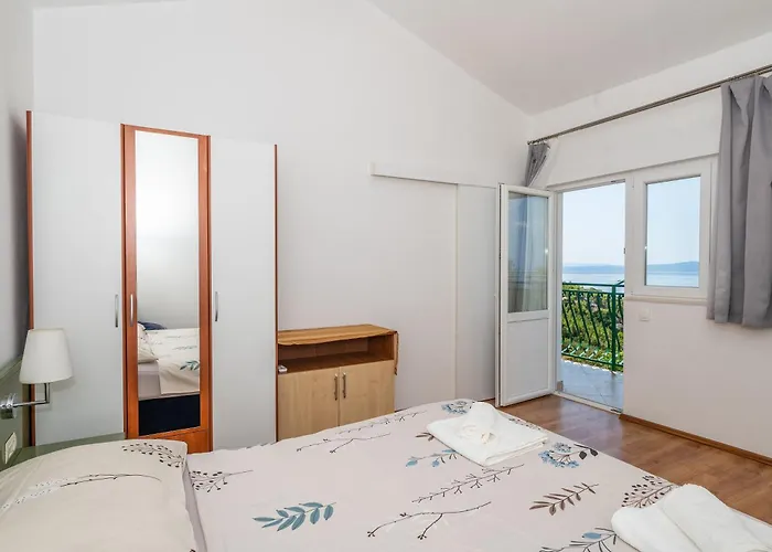 Marina On The Second Floor *