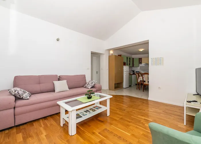 Marina On The Second Floor Apartment