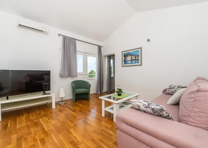 Apartment Marina On The Second Floor