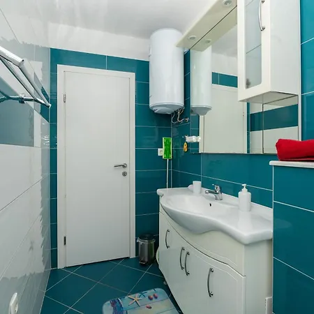 Marina On The Second Floor Apartman