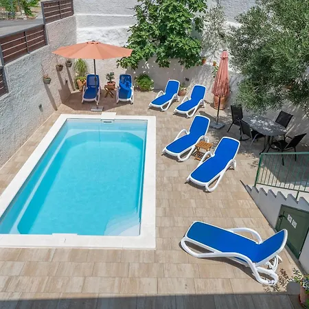 Marina On The Second Floor Apartman *